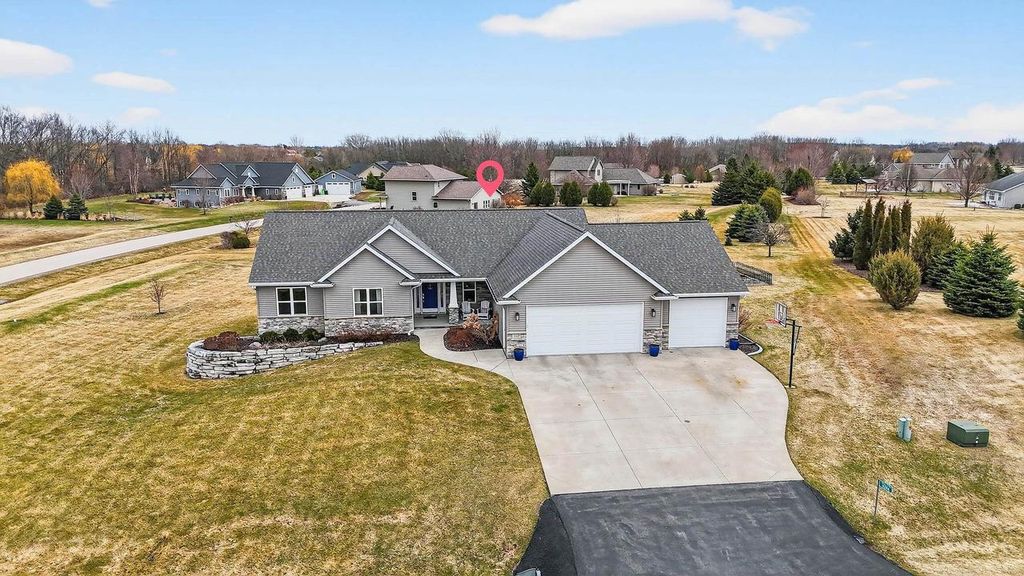 Photo of 3586 Grand Meadows CROSSING, Neenah, WI 54956 (MLS # 50323129)