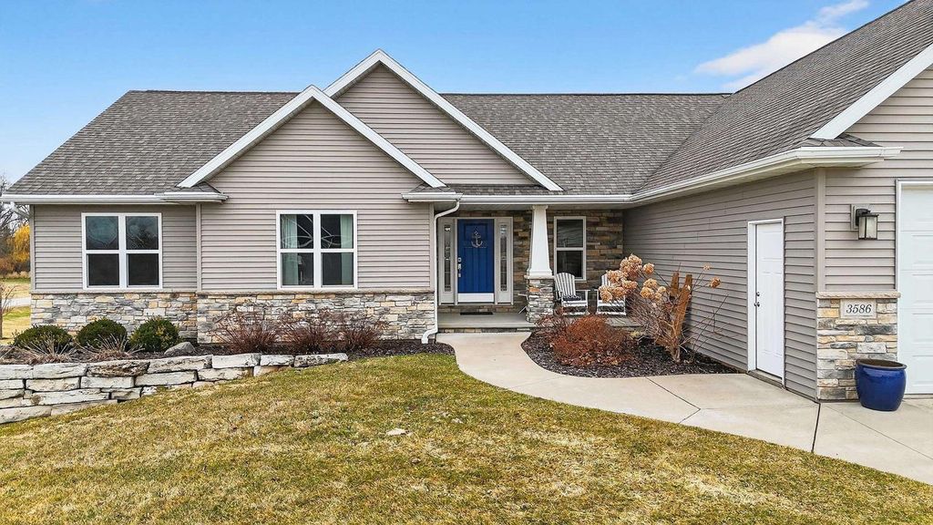 Photo of 3586 Grand Meadows CROSSING, Neenah, WI 54956 (MLS # 50323129)
