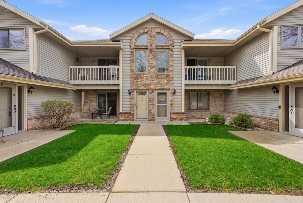 Photo of 2112 Woodburn ROAD #E, Waukesha, WI 53188 (MLS # 1958134)