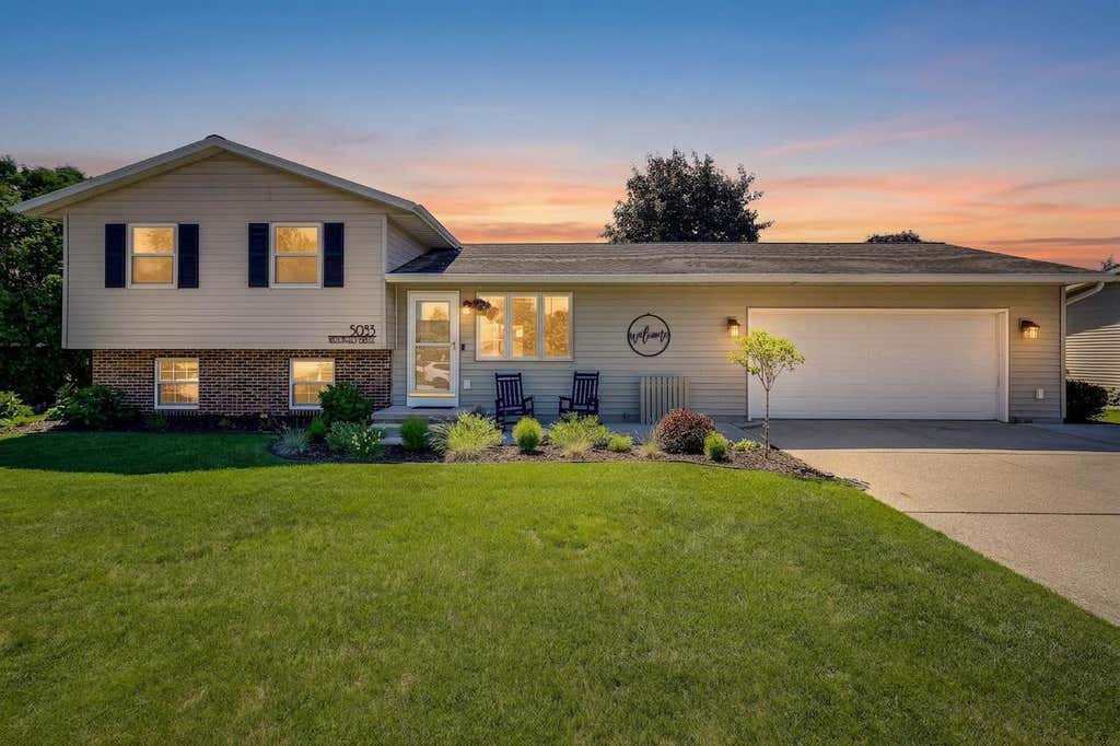 Photo of 5033 Brookfield CIRCLE, Manitowoc, WI 54220 (MLS # 1967564)