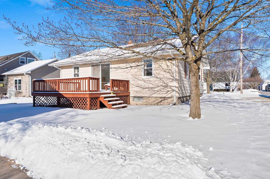 Photo of 1717 Daggett STREET, Marinette, WI 54143 (MLS # 50320332)