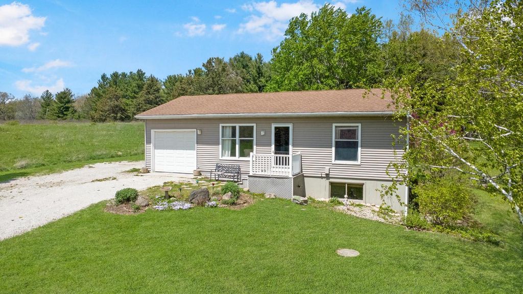 Photo of 8402 368th AVENUE, Burlington, WI 53105 (MLS # 1960098)