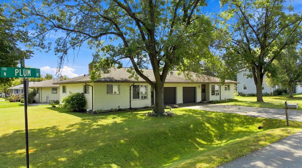 Photo of 725 - 727 N Plum AVENUE, Marshfield, WI 54449 (MLS # 22603667)