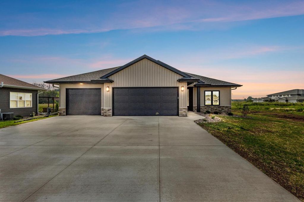 Photo of 726 Tambour COURT #7, De Pere, WI 54115 (MLS # 50319716)