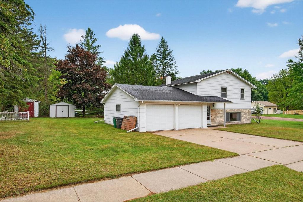 Photo of 2610 Gaynor AVENUE, Wisconsin Rapids, WI 54495 (MLS # 22602087)