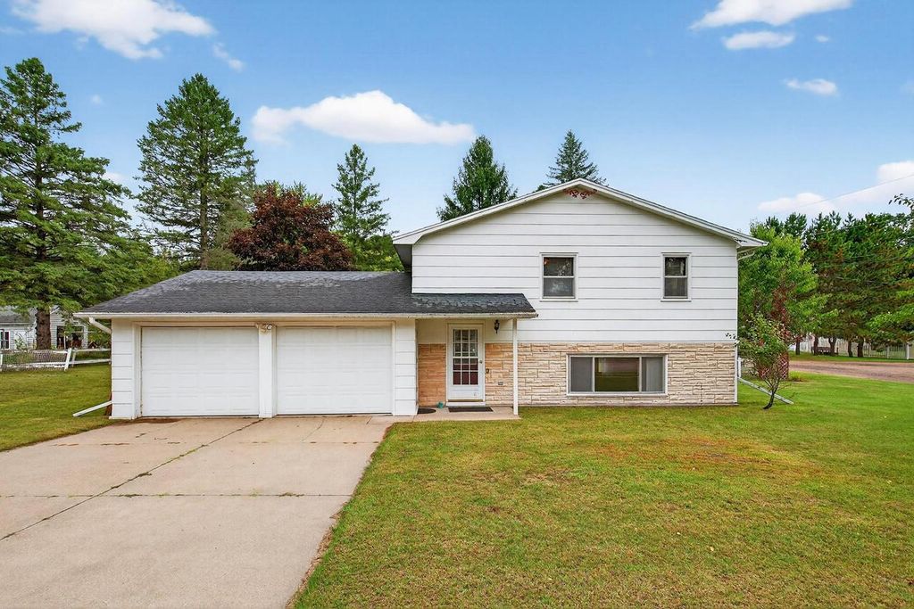 Photo of 2610 Gaynor AVENUE, Wisconsin Rapids, WI 54495 (MLS # 22602087)