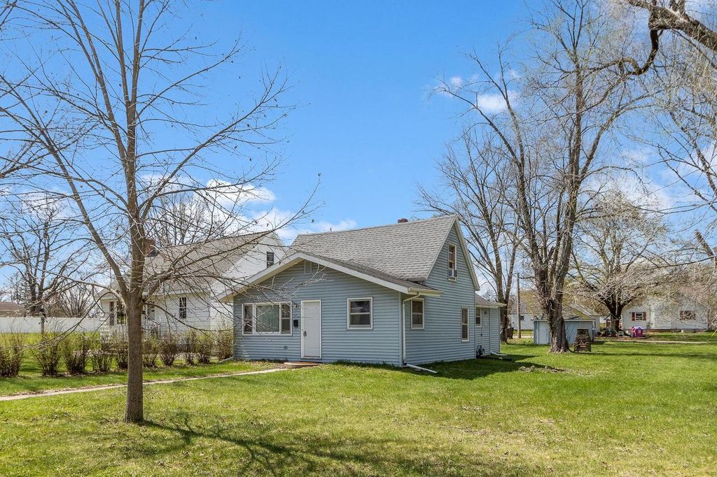 Photo of 1031 Vine STREET, Wisconsin Dells, WI 53965 (MLS # 2021062)