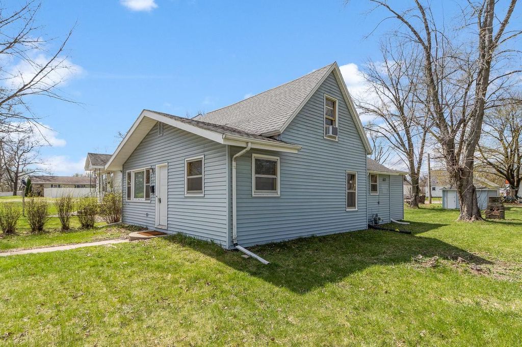 Photo of 1031 Vine STREET, Wisconsin Dells, WI 53965 (MLS # 2021062)