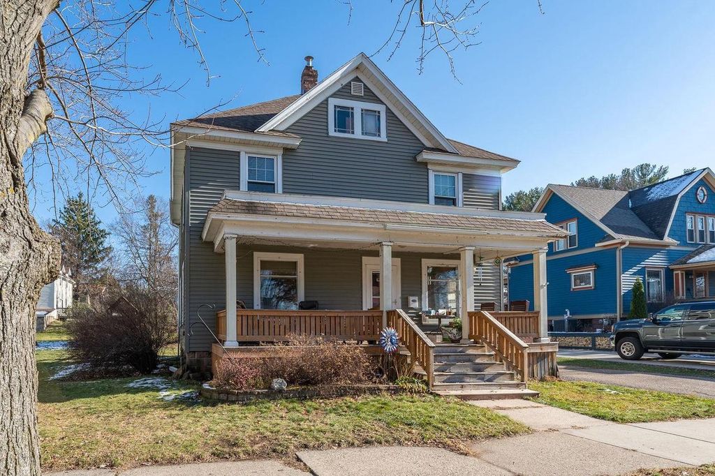 Photo of 645 S Oak Park COURT, Milwaukee, WI 53214 (MLS # 1947197)