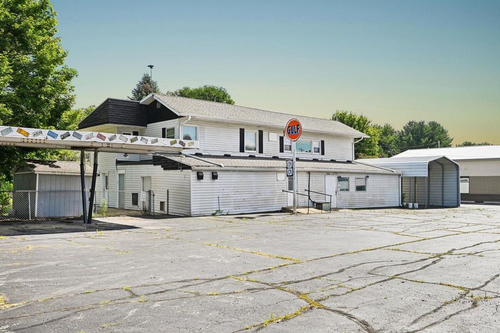 Photo of 916 Madison AVENUE, Fort Atkinson, WI 53538 (MLS # 2016601)