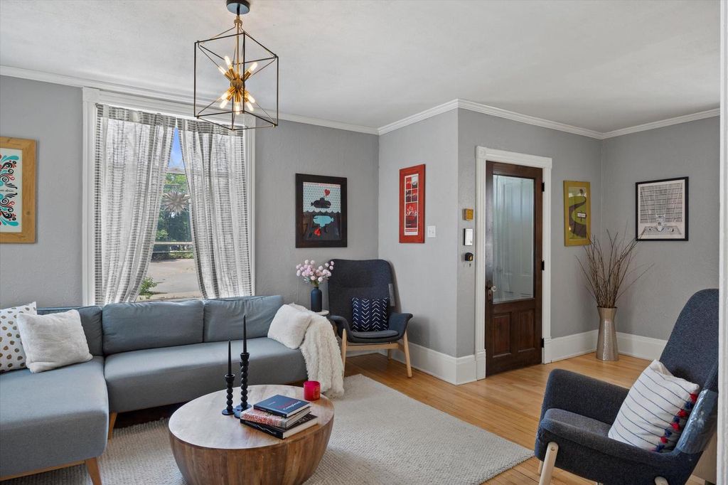 Photo of 3146 S Kinnickinnic AVENUE, Milwaukee, WI 53207 (MLS # 1934117)