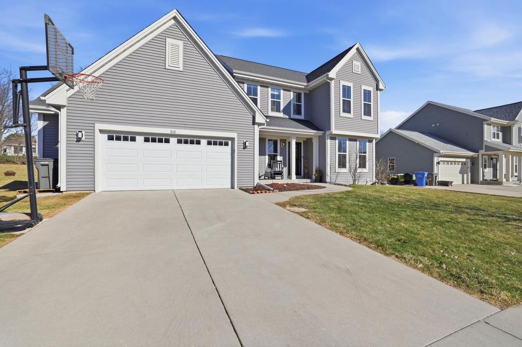 Photo of 717 Chadwick DRIVE, Watertown, WI 53094 (MLS # 1957964)
