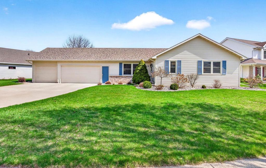 Photo of 718 Applewood DRIVE, Kimberly, WI 54136 (MLS # 50324359)