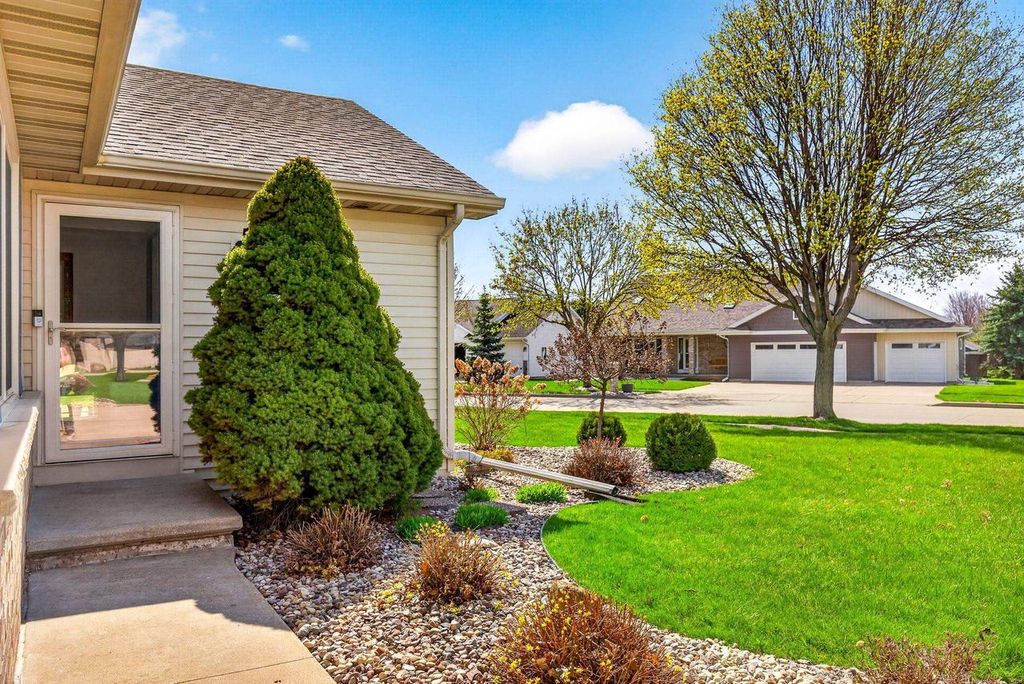 Photo of 718 Applewood DRIVE, Kimberly, WI 54136 (MLS # 50324359)