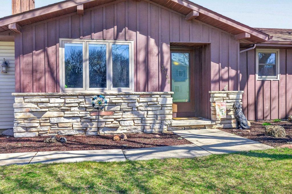 Photo of 3008 E Bona AVENUE, Appleton, WI 54915 (MLS # 50323737)