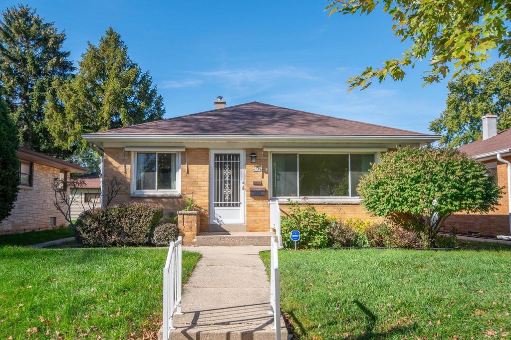 Photo of 4741 N 73rd STREET, Milwaukee, WI 53218 (MLS # 1985621)