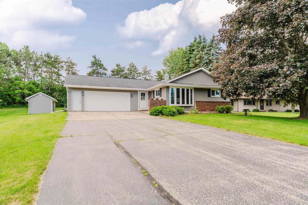 Photo of W685 Meadow DRIVE, Green Lake, WI 54941 (MLS # 50327920)