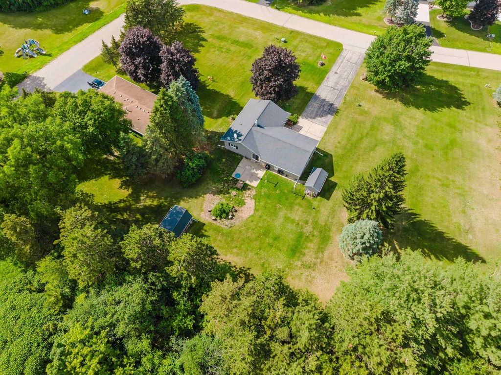 Photo of W685 Meadow DRIVE, Green Lake, WI 54941 (MLS # 50327920)