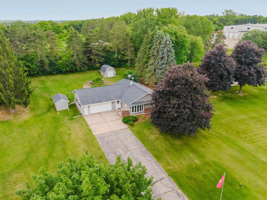 Photo of W685 Meadow DRIVE, Green Lake, WI 54941 (MLS # 50327920)