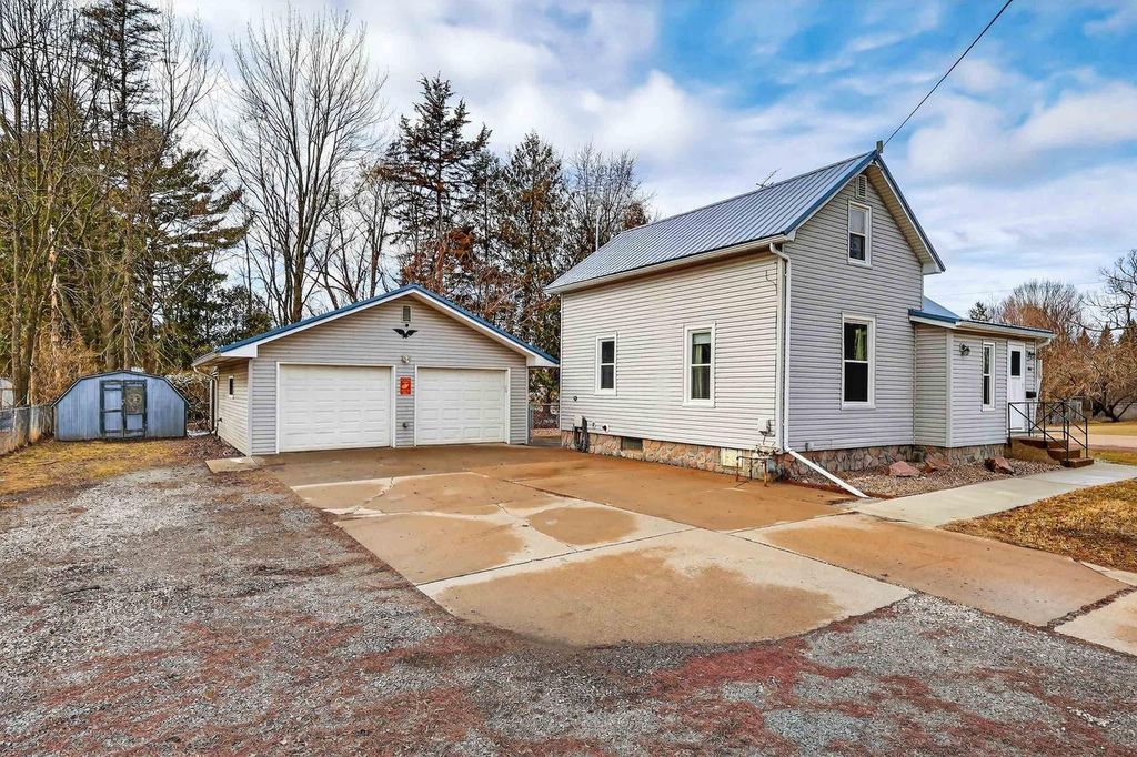 Photo of 810 17th Avenue South Ave, Wisconsin Rapids, WI 54495 (MLS # 22600979)