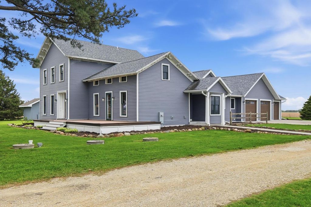 Photo of 413 N Tarrant ROAD, Janesville, WI 53546 (MLS # 2021384)