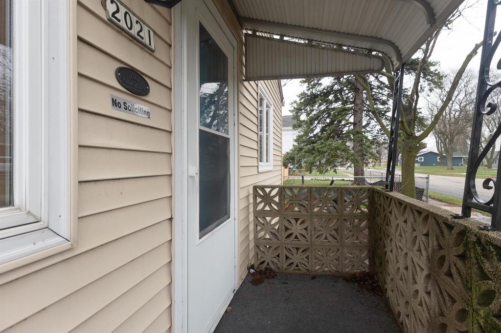 Photo of 2021 Sheridan STREET, Oshkosh, WI 54901 (MLS # 50323740)