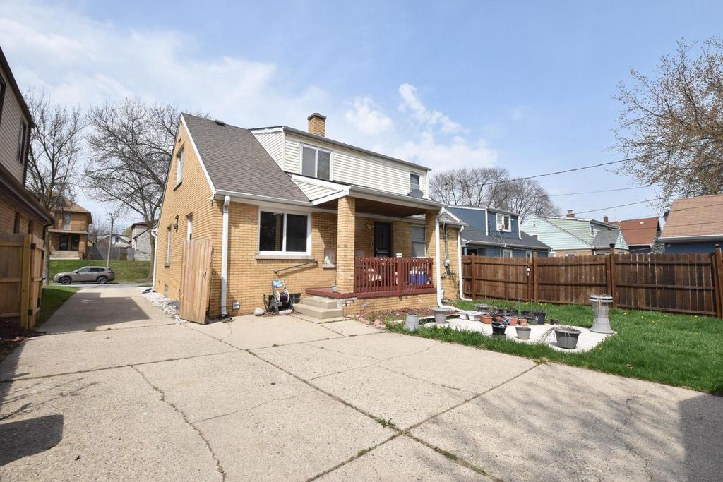 Photo of 4040 N 11th STREET, Milwaukee, WI 53209 (MLS # 1948870)