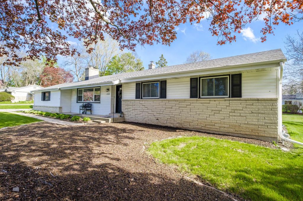 Photo of 17535 Azure LANE, Brookfield, WI 53045 (MLS # 1961615)