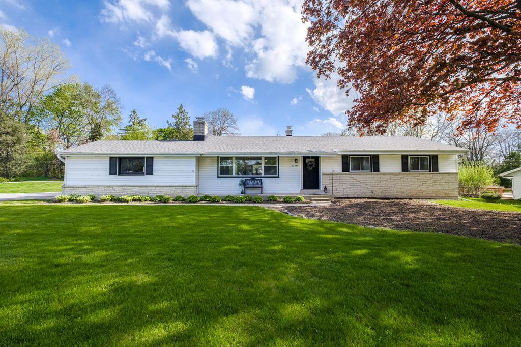 Photo of 17535 Azure LANE, Brookfield, WI 53045 (MLS # 1961615)
