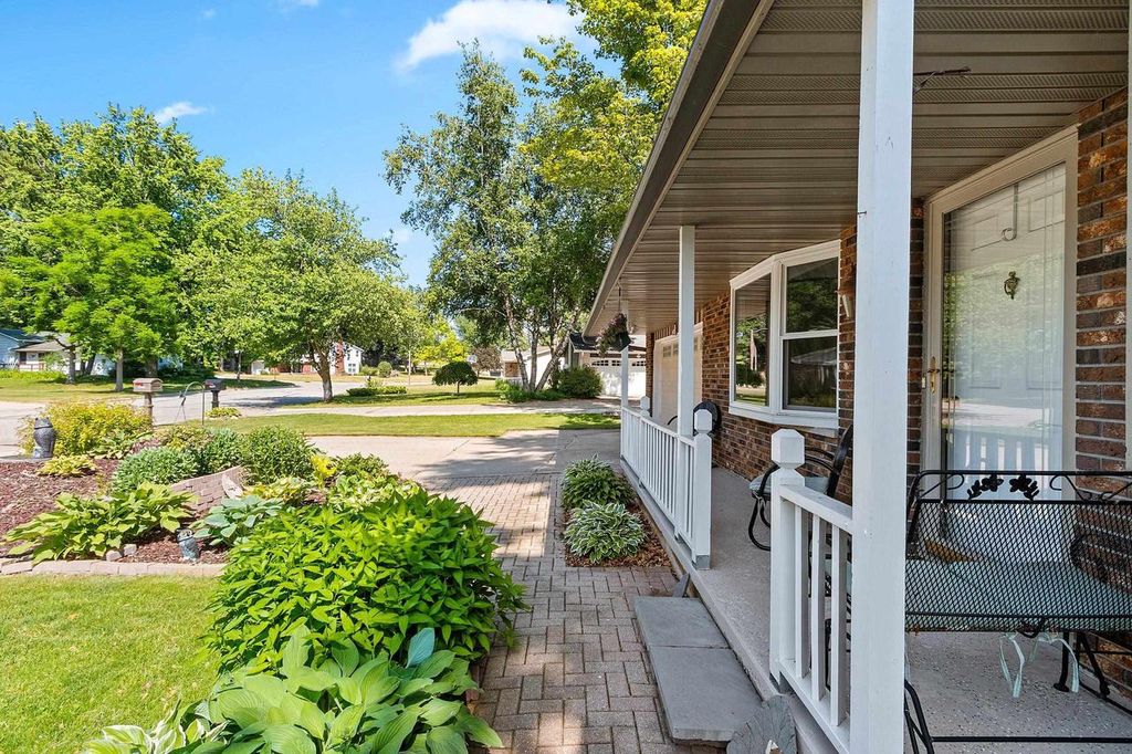 Photo of 1675 Kennedy DRIVE, Green Bay, WI 54304 (MLS # 50327157)