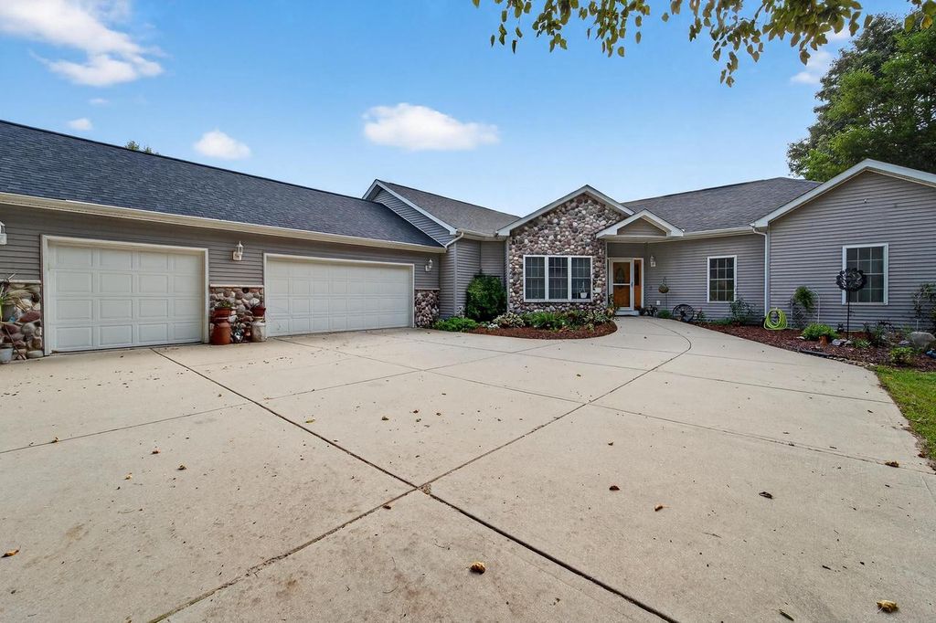 Photo of W2691 Zurfluh ROAD, Albany, WI 53502 (MLS # 2007521)