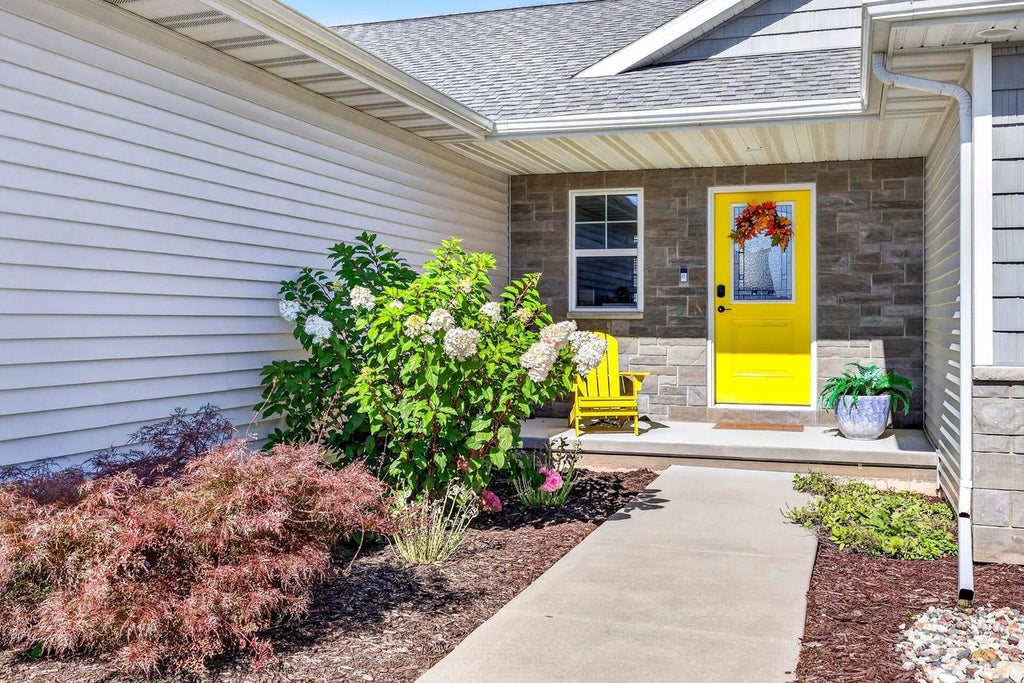 Photo of 2224 Madelynn LANE, Neenah, WI 54956 (MLS # 50334094)