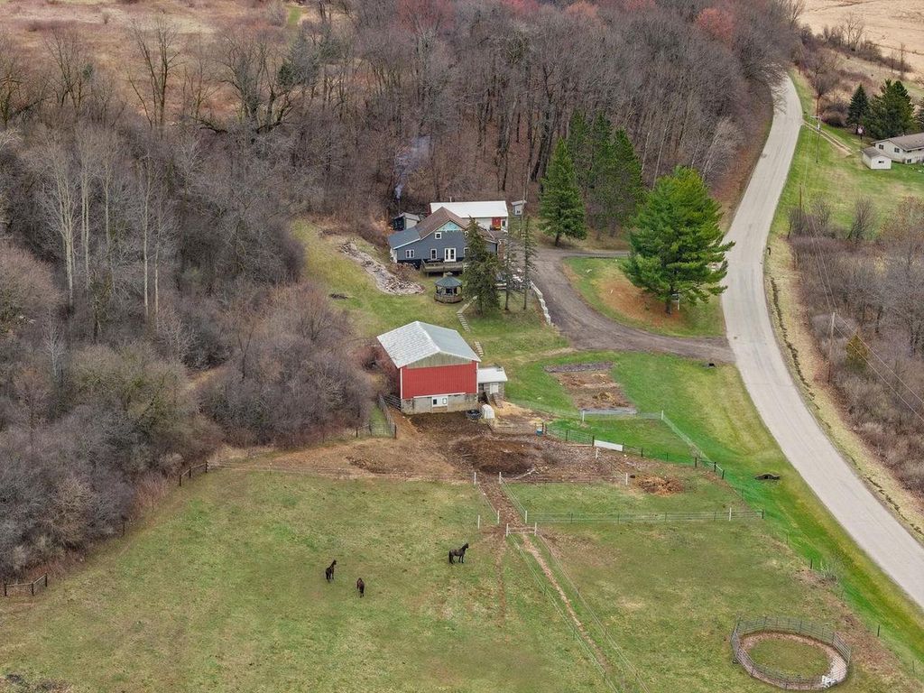 Photo of E5294A Herritz ROAD, Reedsburg, WI 53959 (MLS # 2017648)