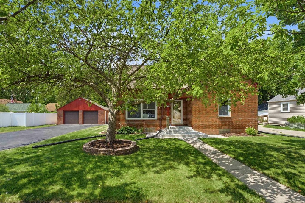 Photo of 708 State STREET, Menasha, WI 54952 (MLS # 50333974)