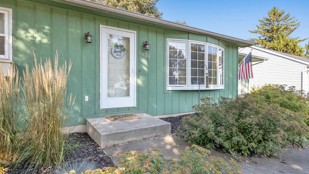 Photo of 1436 W Washington AVENUE, Cleveland, WI 53015 (MLS # 1938329)