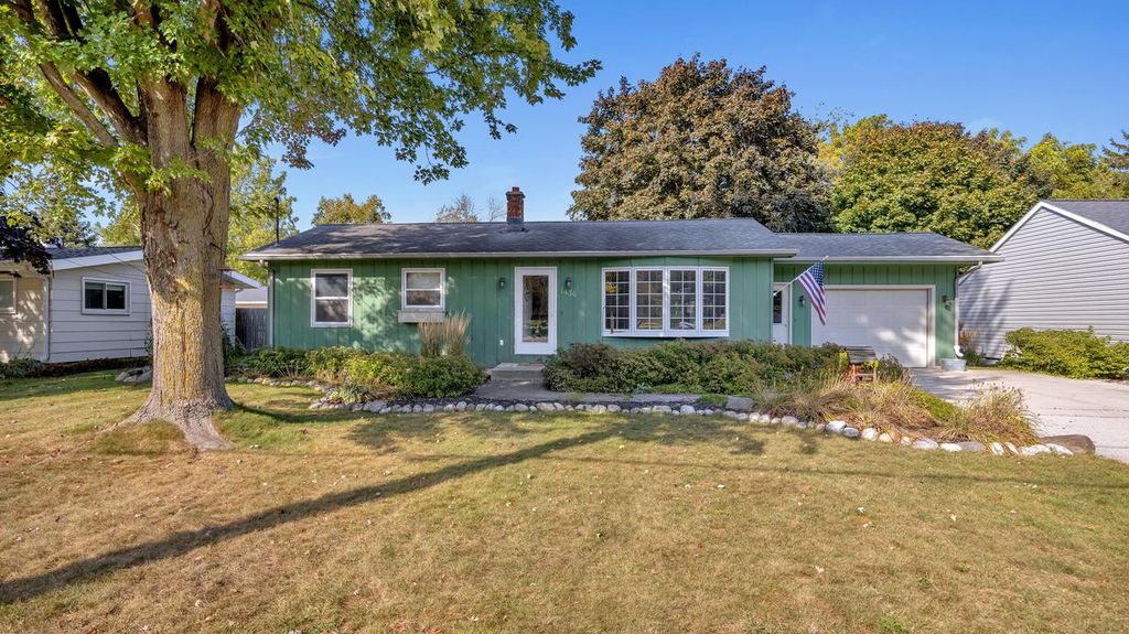 Photo of 1436 W Washington AVENUE, Cleveland, WI 53015 (MLS # 1938329)