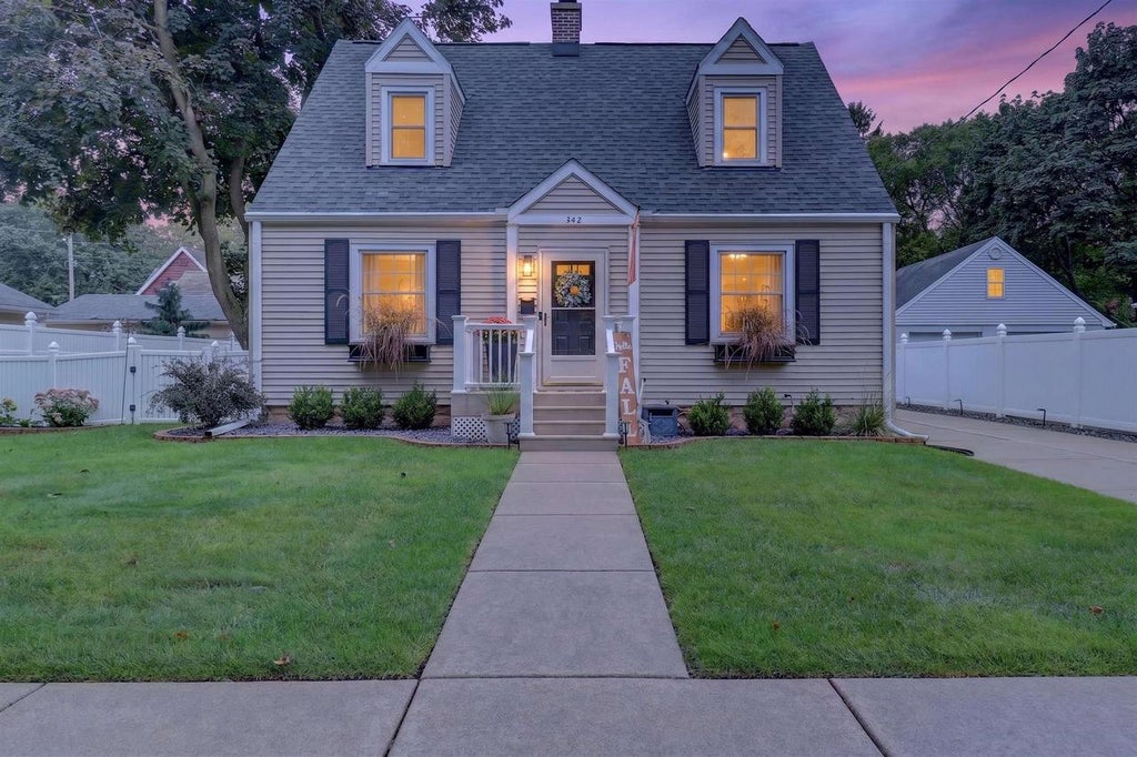 Photo of 342 S Randall AVENUE, Janesville, WI 53545 (MLS # 2032971)