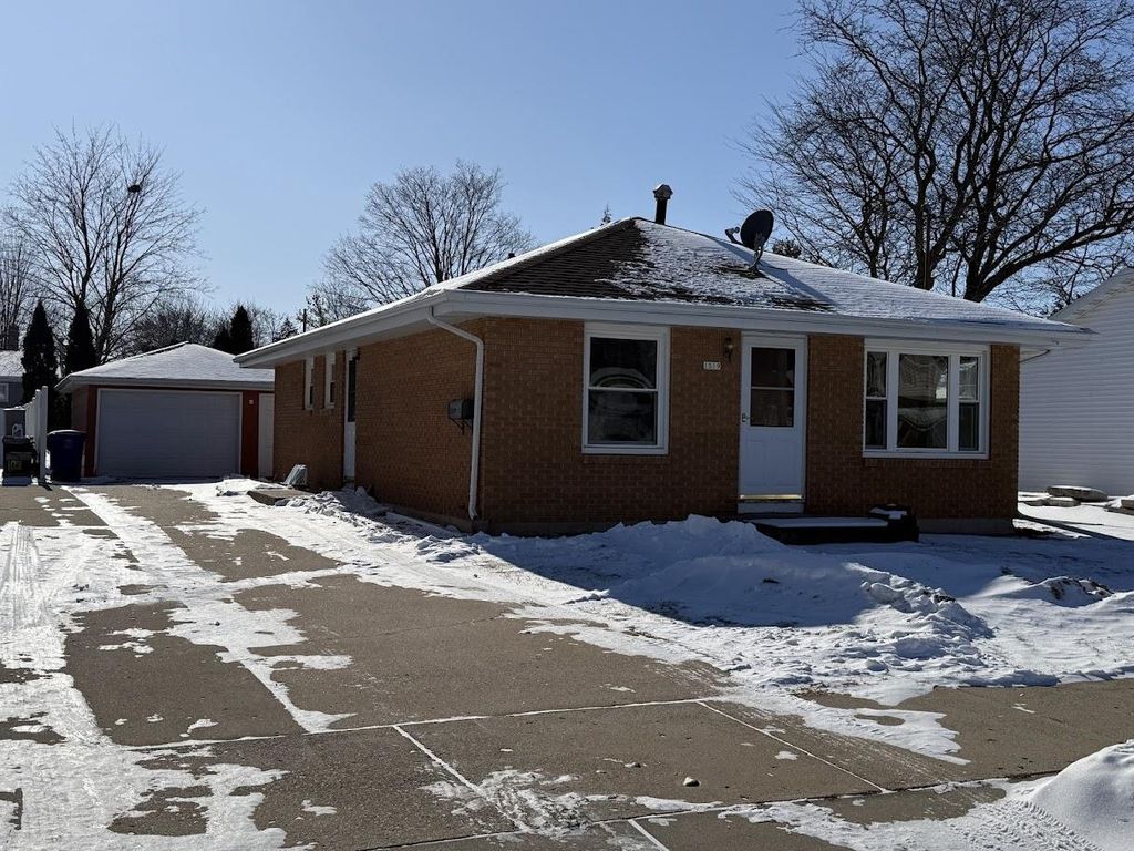 Photo of 1519 Adams AVENUE, Oshkosh, WI 54902 (MLS # 50320437)