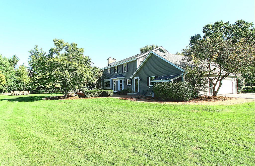 Photo of 10205 N Kenilworth CIRCLE, Mequon, WI 53092 (MLS # 1980603)