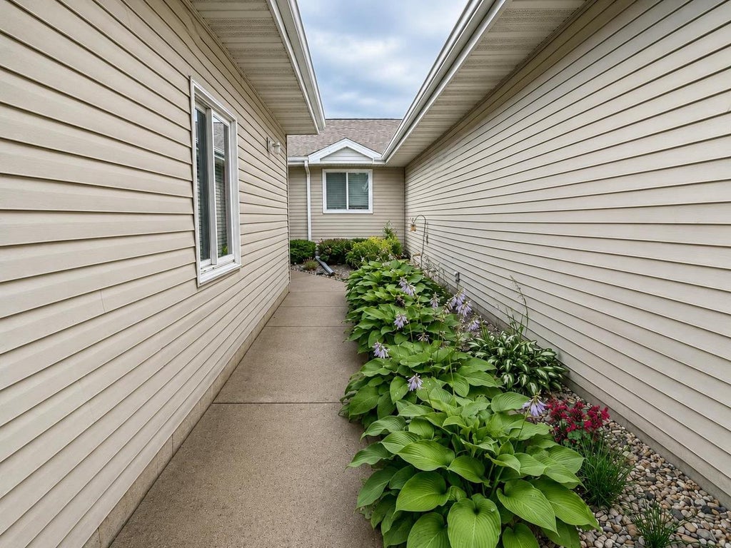 Photo of 726 Kensington SQUARE #726, Stoughton, WI 53589 (MLS # 2027984)