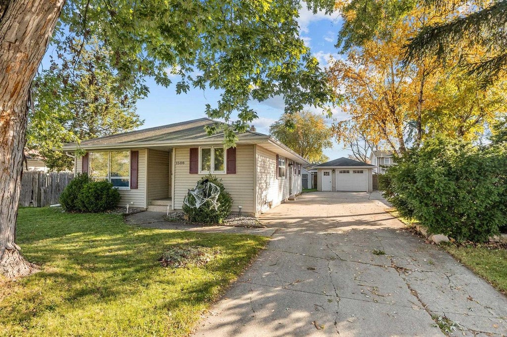 Photo of 1508 Collins STREET, Neenah, WI 54956 (MLS # 50334839)