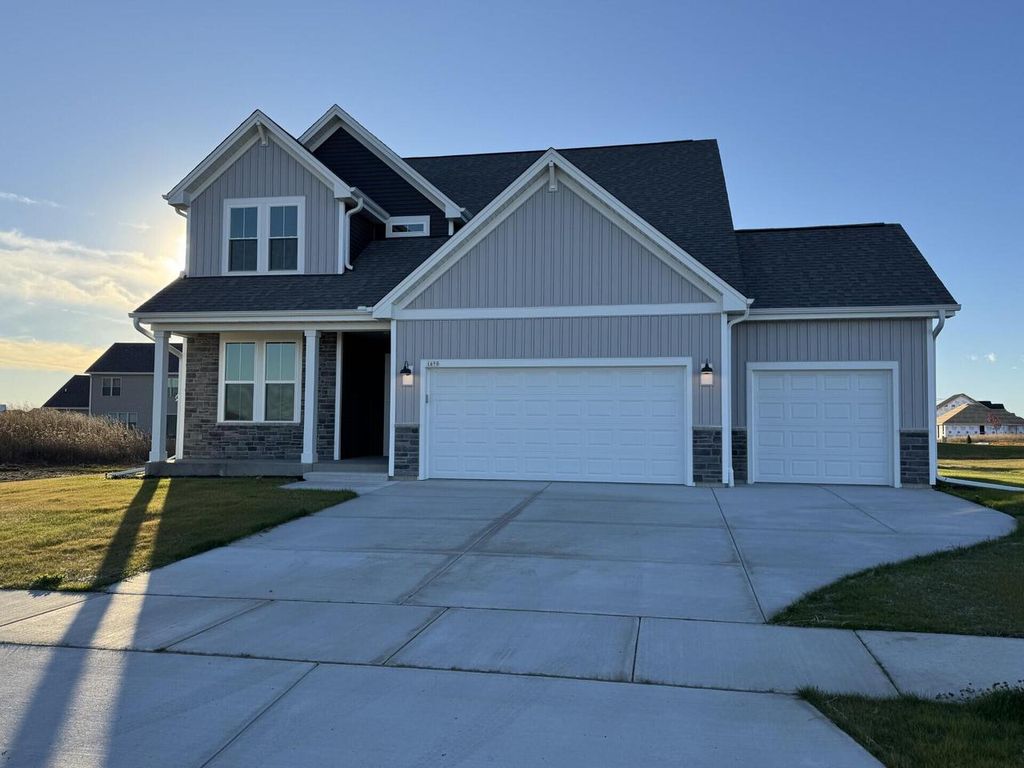 Photo of 1690 Whalen DRIVE, Oconomowoc, WI 53066 (MLS # 1935194)