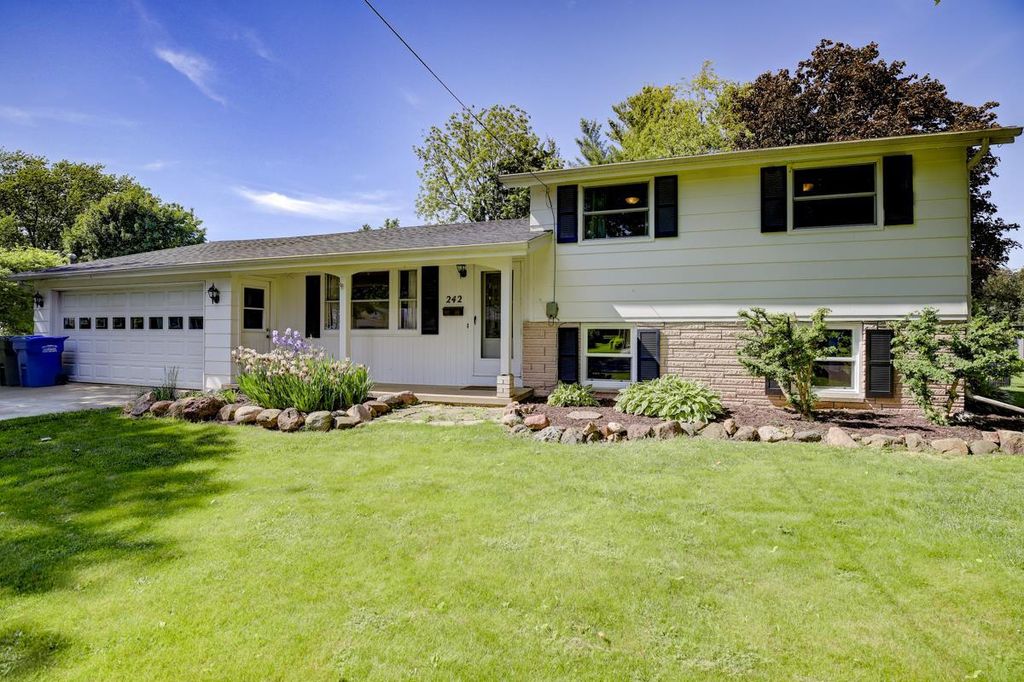 Photo of 242 Sunset ROAD, Columbus, WI 53925 (MLS # 2024472)