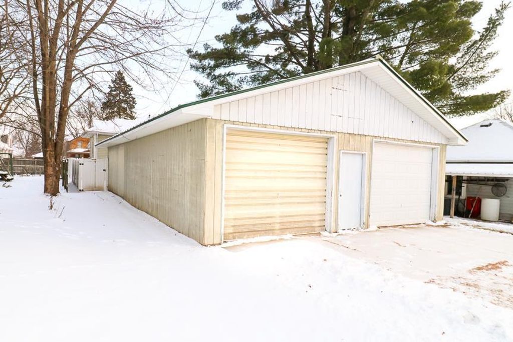 Photo of 1004 S Cherry AVENUE, Marshfield, WI 54449 (MLS # 22505594)