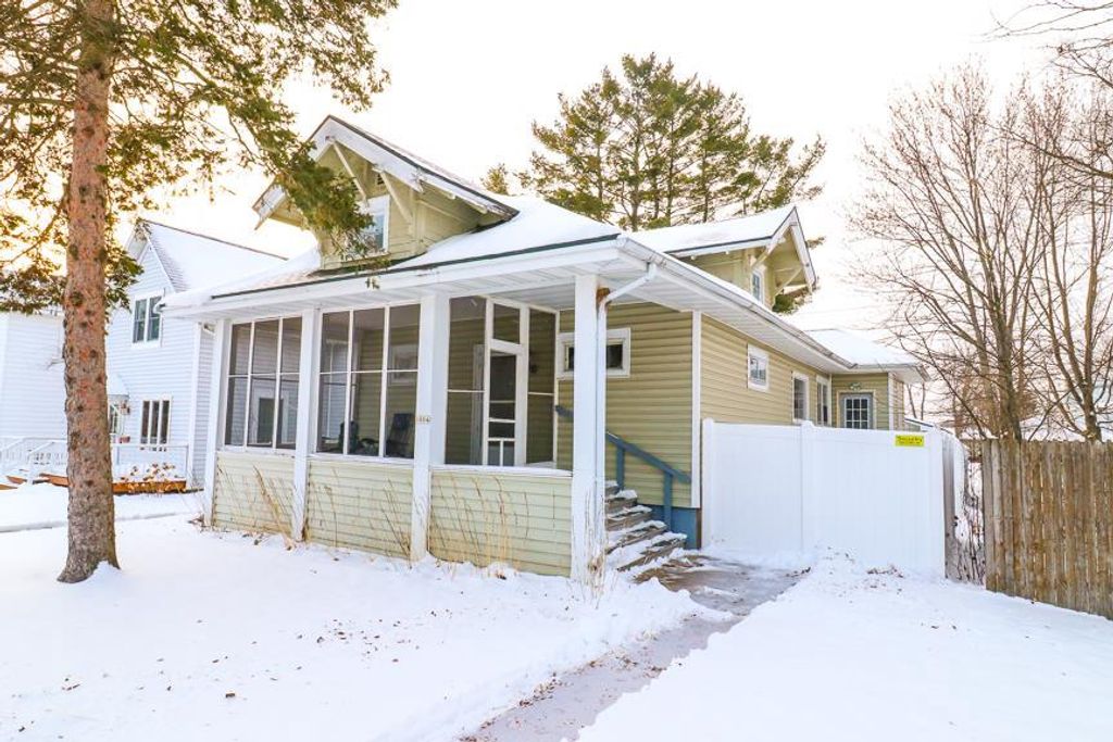 Photo of 1004 S Cherry AVENUE, Marshfield, WI 54449 (MLS # 22505594)