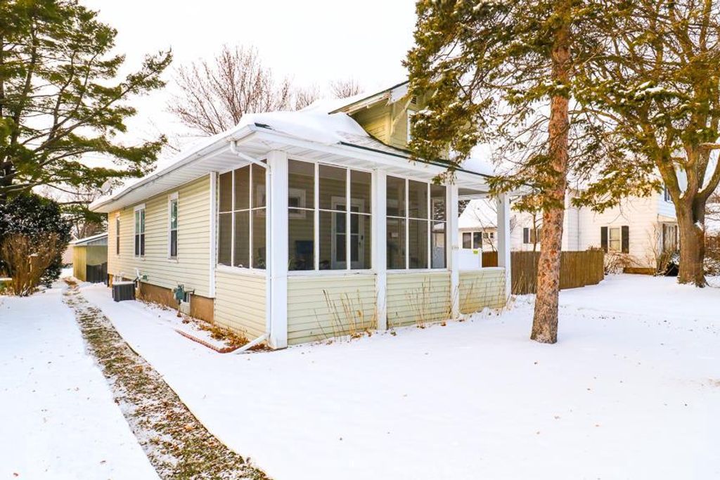 Photo of 1004 S Cherry AVENUE, Marshfield, WI 54449 (MLS # 22505594)