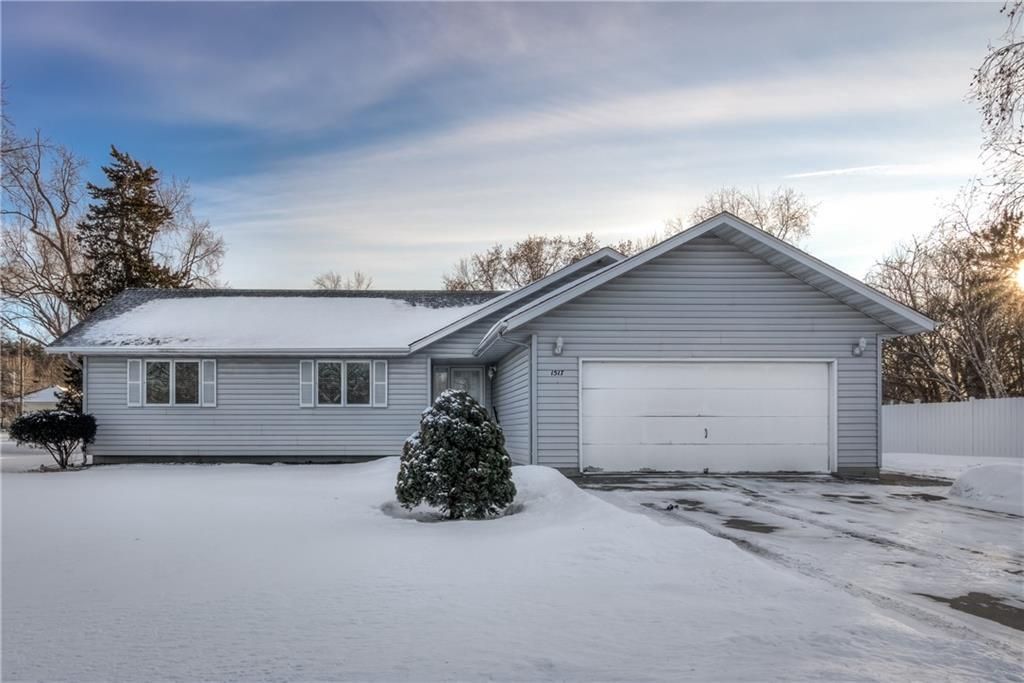 Photo of 1517 E Clairemont AVENUE, Eau Claire, WI 54701 (MLS # 1597968)