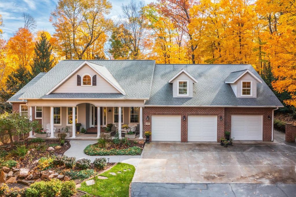 Photo of 226944 Boulder Ridge CIRCLE, Wausau, WI 54401 (MLS # 22505155)