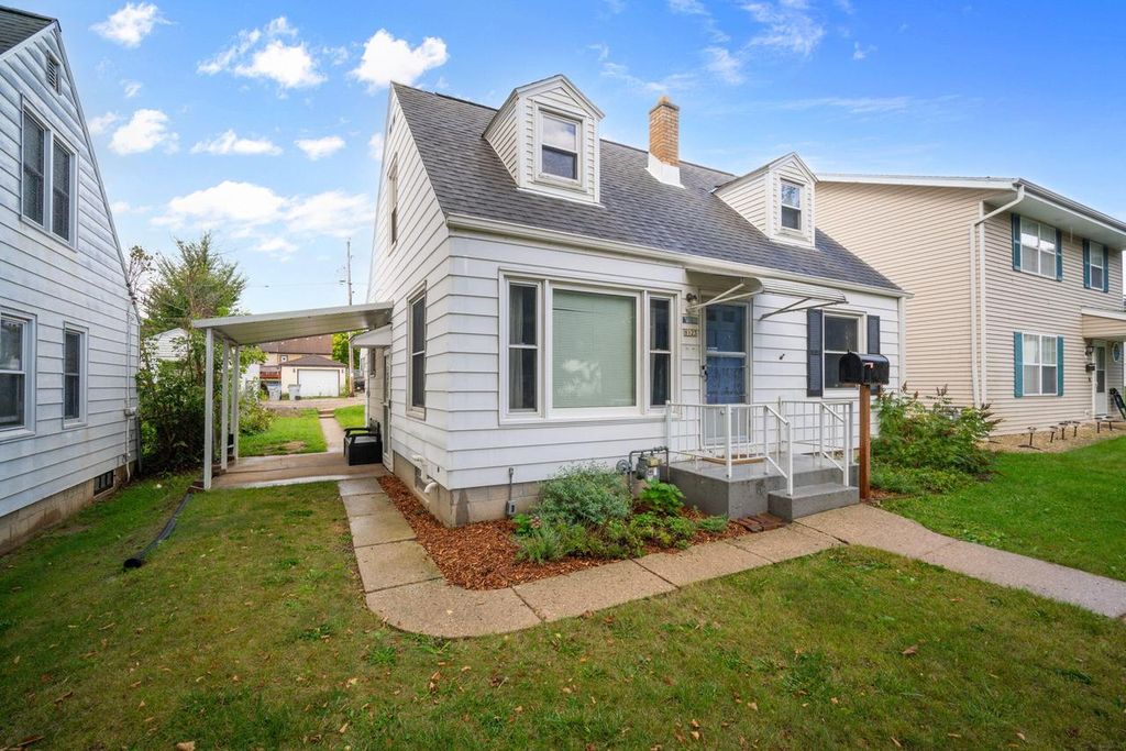 Photo of 8123 W Townsend STREET, Milwaukee, WI 53222 (MLS # 1936979)