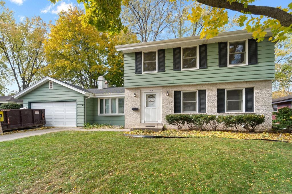 Photo of 1804 Hemit AVENUE, Waukesha, WI 53189 (MLS # 1941711)